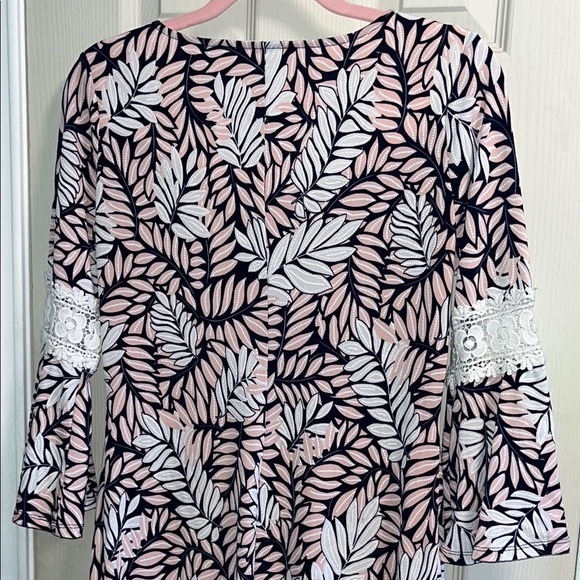 Floral Leaf Patterned Women's Top - Pink and Black - Picture 2 of 5